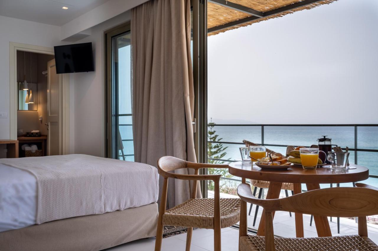 Thea Beachfront Suites In Lourdas Beach Лурдата Екстериор снимка