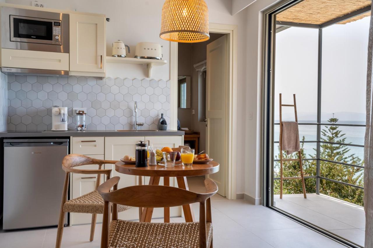Thea Beachfront Suites In Lourdas Beach Лурдата Екстериор снимка